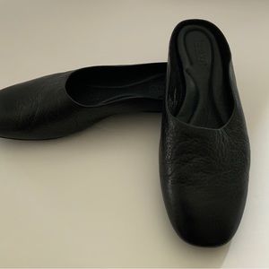 Born black leather slide flat size 9
